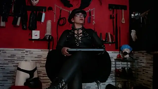 Miss Mirandaa online show from 23, 11, 2025