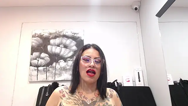 Snapshot of DonnaJoness chatting on 6, 2, 2026 DonnaJoness online show from 6, 2, 2026