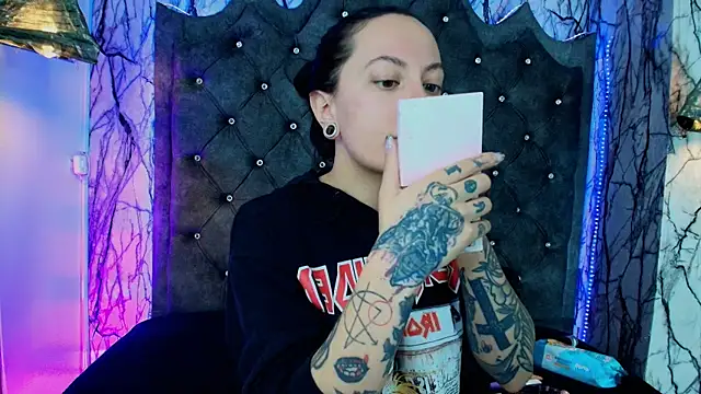 Zami Escobar of online show from 17, 9, 2025