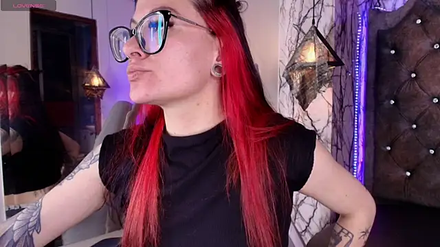 Zami Escobar of online show from 16, 3, 2026