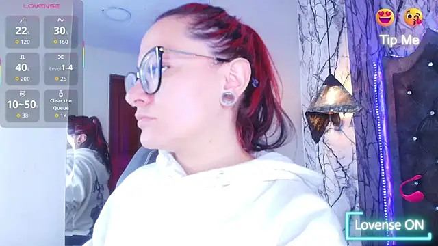 Zami Escobar of online show from 25, 3, 2026