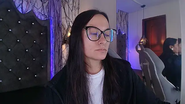 Zami Escobar of online show from 13, 11, 2025