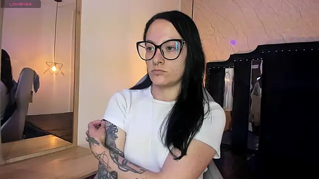 Zami Escobar of online show from 18, 11, 2025