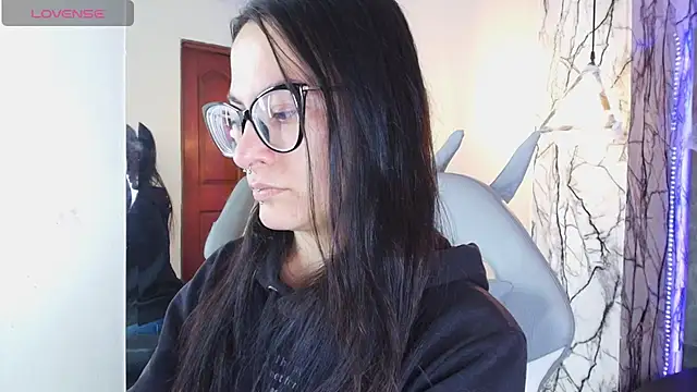 Zami Escobar of online show from 14, 10, 2025