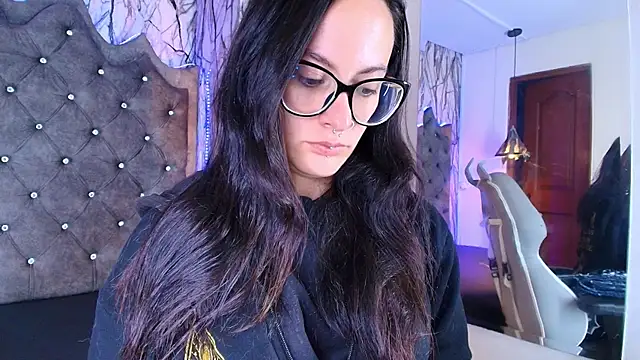 Zami Escobar of online show from 15, 11, 2025