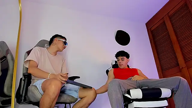 Snapshot of sotooliver3 chatting on 4, 11, 2025 sotooliver3 online show from 4, 11, 2025