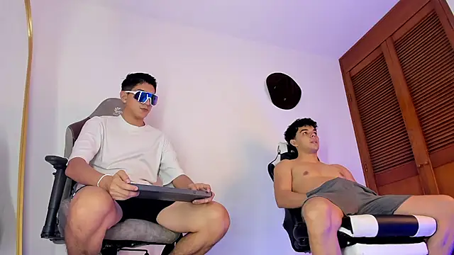 Snapshot of sotooliver3 chatting on 12, 11, 2025 sotooliver3 online show from 12, 11, 2025