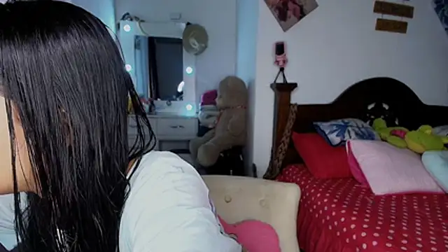 mia yireth online show from 25, 10, 2025