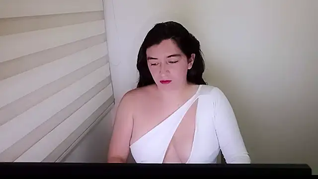 DanniG2000  online show from 5, 10, 2025