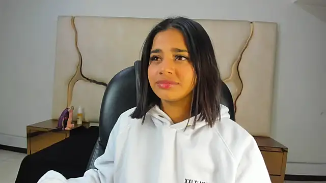 ScarletDoll online show from 15, 9, 2025