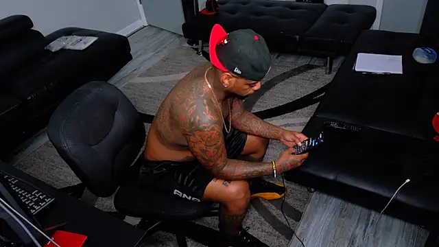 SLANGONDEMHOES online show from 7, 4, 2026