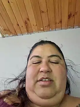 curvy diva  online show from 14, 12, 2025