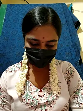 mini-queen online show from 10, 10, 2025