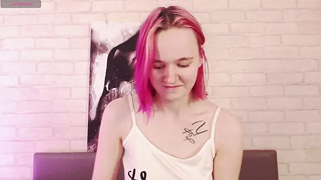 Ericha Stone online show from 4, 10, 2025