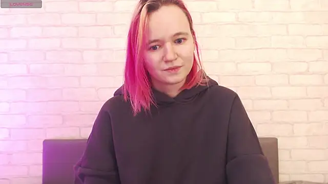 Ericha Stone online show from 8, 11, 2025