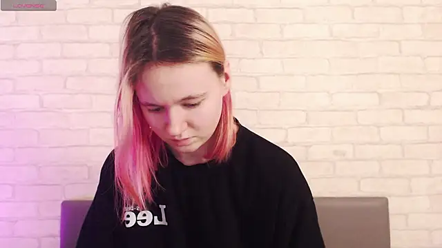 Ericha Stone online show from 3, 2, 2026