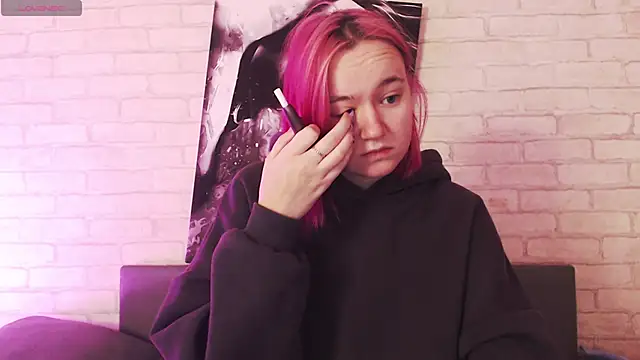 Ericha Stone online show from 23, 9, 2025