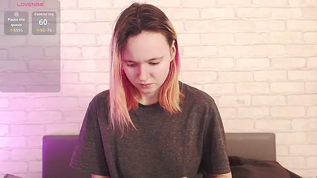 Ericha Stone online show from 5, 4, 2026