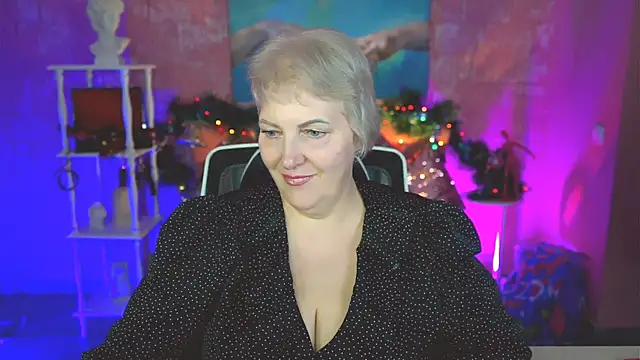 Snapshot of MaryMogan chatting on 19, 12, 2025 MaryMogan online show from 19, 12, 2025