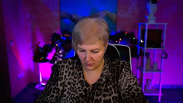 Snapshot of MaryMogan chatting on 18, 12, 2025 MaryMogan online show from 18, 12, 2025