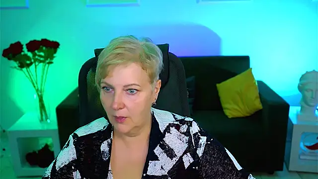 Snapshot of MaryMogan chatting on 9, 10, 2025 MaryMogan online show from 9, 10, 2025