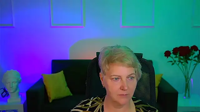 Snapshot of MaryMogan chatting on 6, 10, 2025 MaryMogan online show from 6, 10, 2025