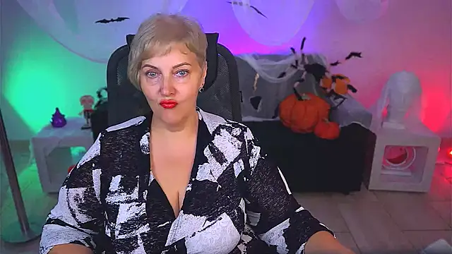 Snapshot of MaryMogan chatting on 23, 10, 2025 MaryMogan online show from 23, 10, 2025