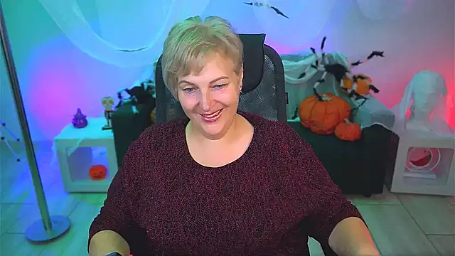 Snapshot of MaryMogan chatting on 24, 10, 2025 MaryMogan online show from 24, 10, 2025