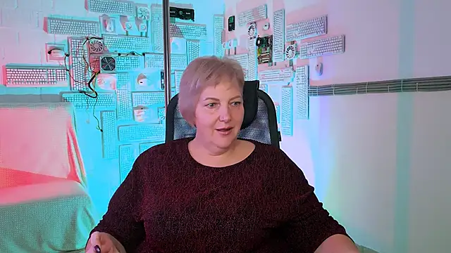 Snapshot of MaryMogan chatting on 26, 11, 2025 MaryMogan online show from 26, 11, 2025