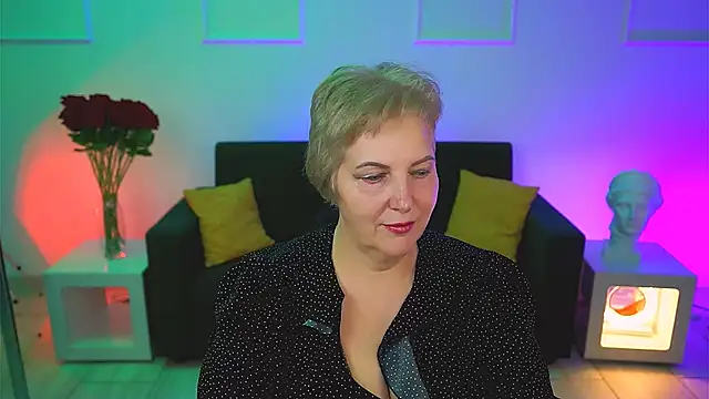 Snapshot of MaryMogan chatting on 11, 11, 2025 MaryMogan online show from 11, 11, 2025