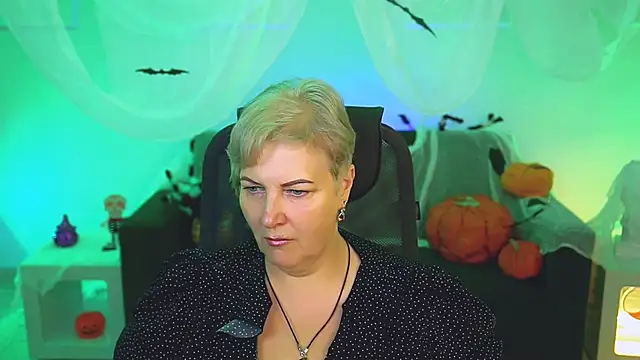 Snapshot of MaryMogan chatting on 20, 10, 2025 MaryMogan online show from 20, 10, 2025