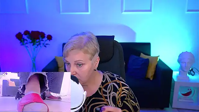 Snapshot of MaryMogan chatting on 7, 10, 2025 MaryMogan online show from 7, 10, 2025