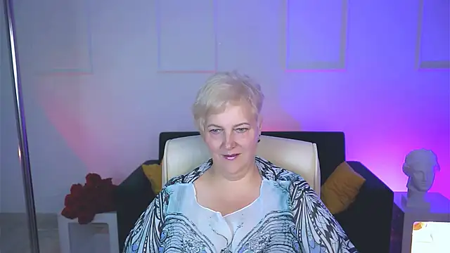 Snapshot of MaryMogan chatting on 11, 9, 2025 MaryMogan online show from 11, 9, 2025