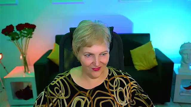 Snapshot of MaryMogan chatting on 10, 10, 2025 MaryMogan online show from 10, 10, 2025