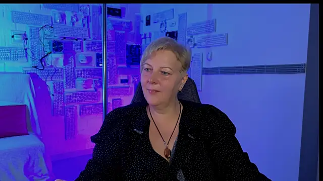 Snapshot of MaryMogan chatting on 3, 10, 2025 MaryMogan online show from 3, 10, 2025