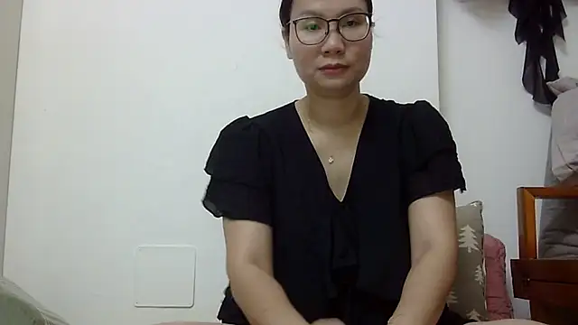 Snapshot of Kiko_sunflower chatting on 5, 7, 2026 Kiko sunflower online show from 5, 7, 2026