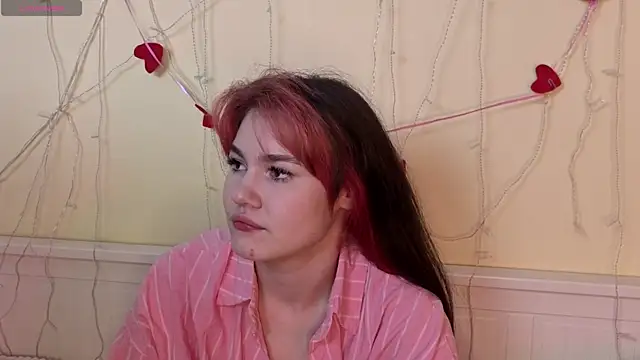 Snapshot of MauraSpurrier chatting on 5, 11, 2025 MauraSpurrier online show from 5, 11, 2025