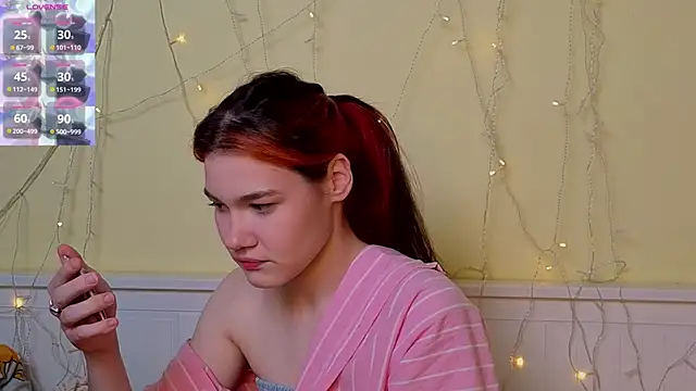 Snapshot of MauraSpurrier chatting on 5, 10, 2025 MauraSpurrier online show from 5, 10, 2025