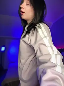 YourLittleDevil online show from 14, 4, 2026