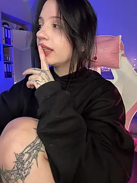 YourLittleDevil online show from 22, 4, 2026
