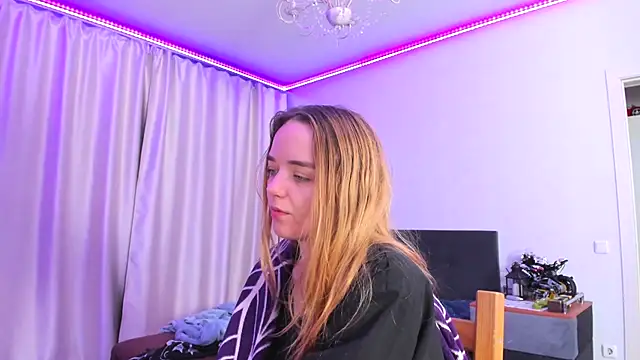 JanetShy online show from 4, 10, 2025