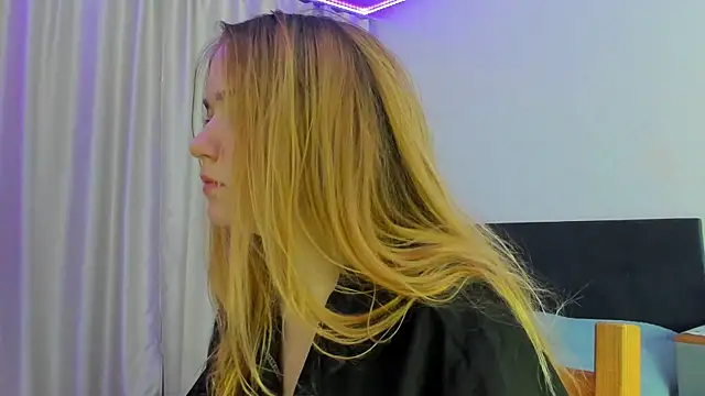 JanetShy online show from 5, 10, 2025