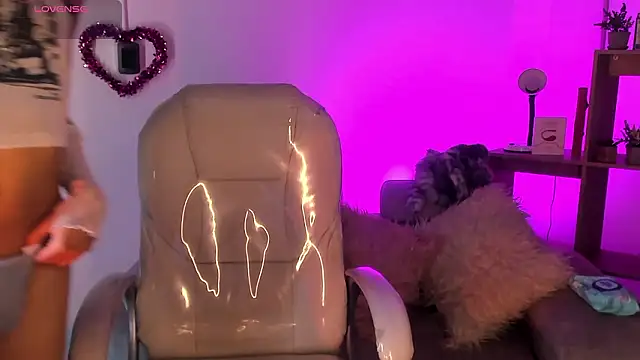 Angeel of lust online show from 6, 2, 2026