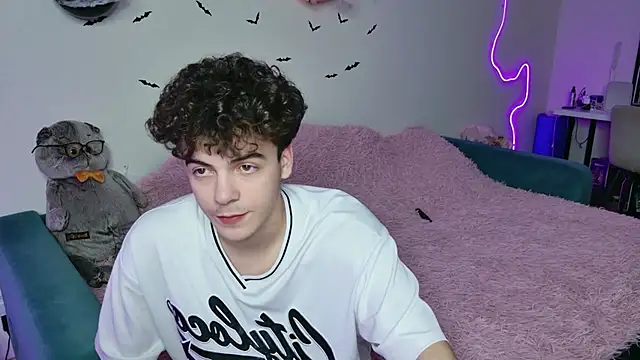 Alice18James online show from 16, 10, 2025