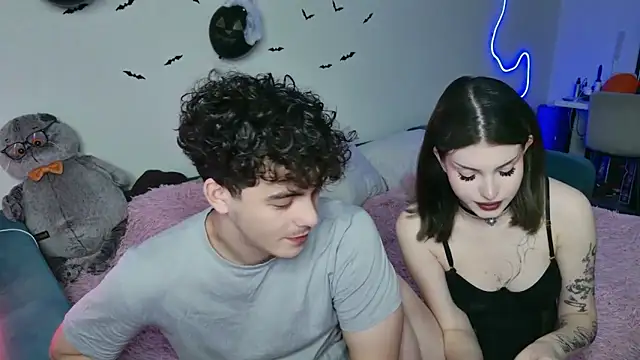 Alice18James online show from 17, 10, 2025