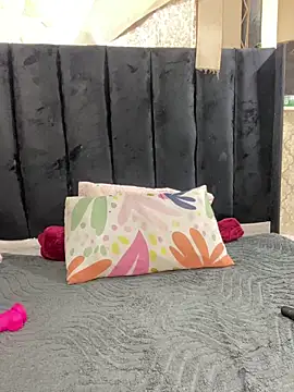 SexyPetitex25 online show from 25, 2, 2026