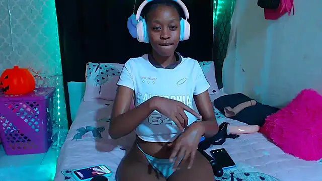 SexyPetitex25 online show from 8, 11, 2025