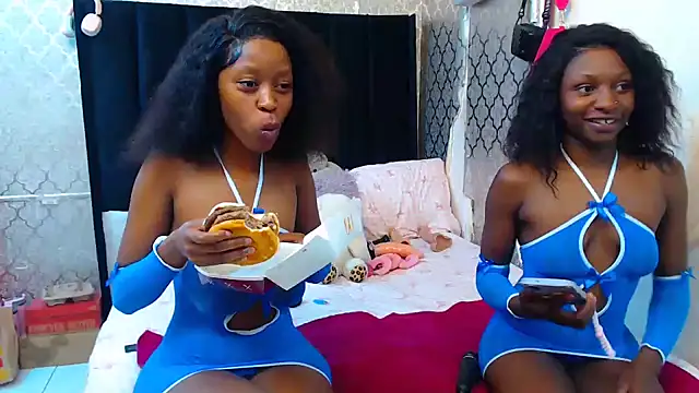 SexyPetitex25 online show from 15, 10, 2025