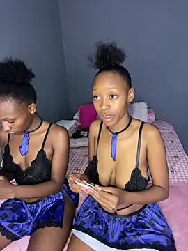 SexyPetitex25 online show from 19, 12, 2025