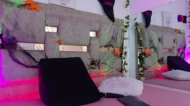 Snapshot of Madison_03 chatting on 30, 10, 2025 Madison 03 online show from 30, 10, 2025